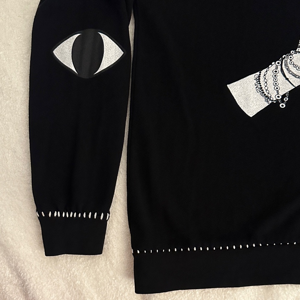 EUC Lauren Moshi “Praying Hands” Sweatshirt - Picture 5 of 9